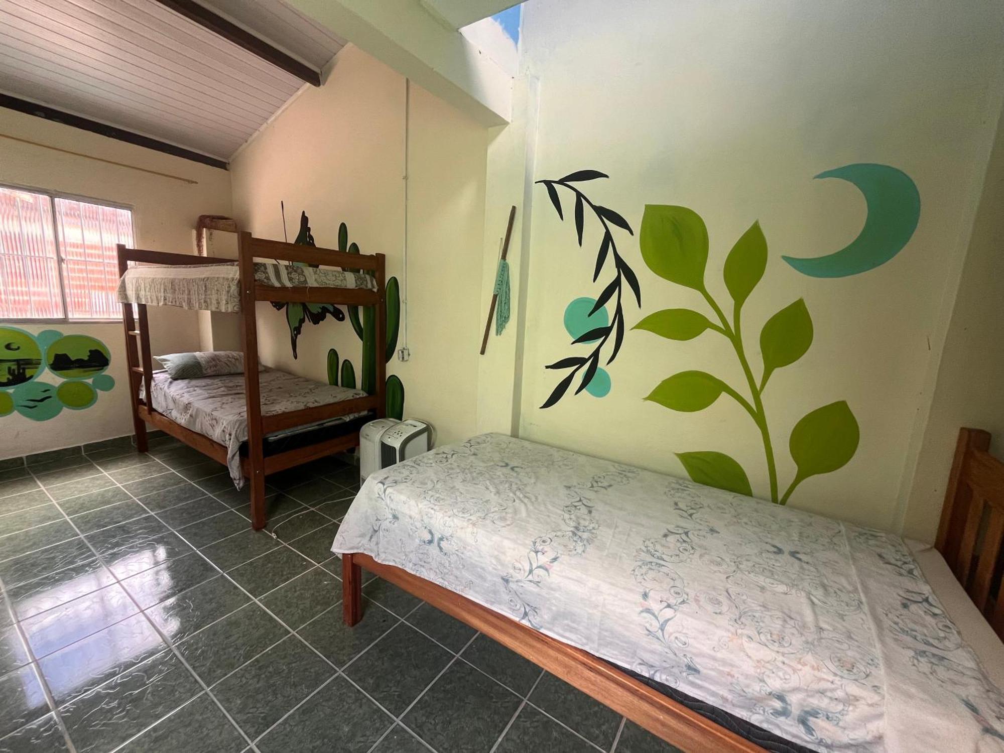 Multiverso Hostel 렝소이스 외부 사진
